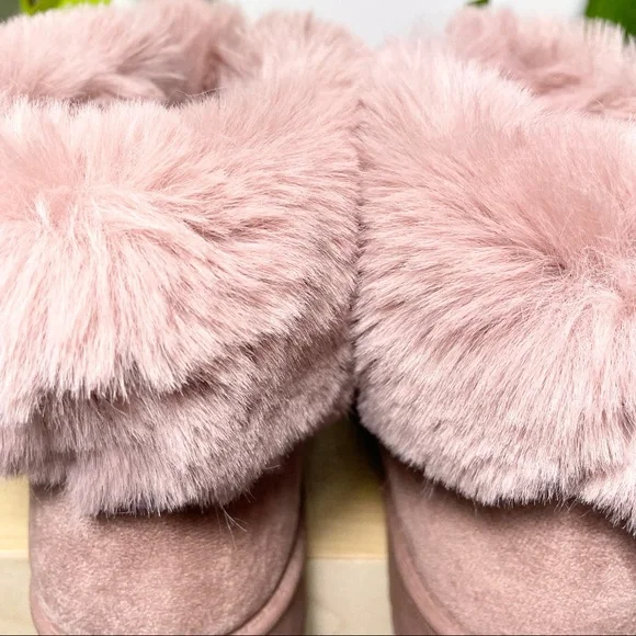 NWT 7.5, light pink fuzzy fur booties - Picture 5 of 9